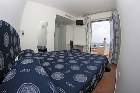 Deluxe Double Room with Terrace