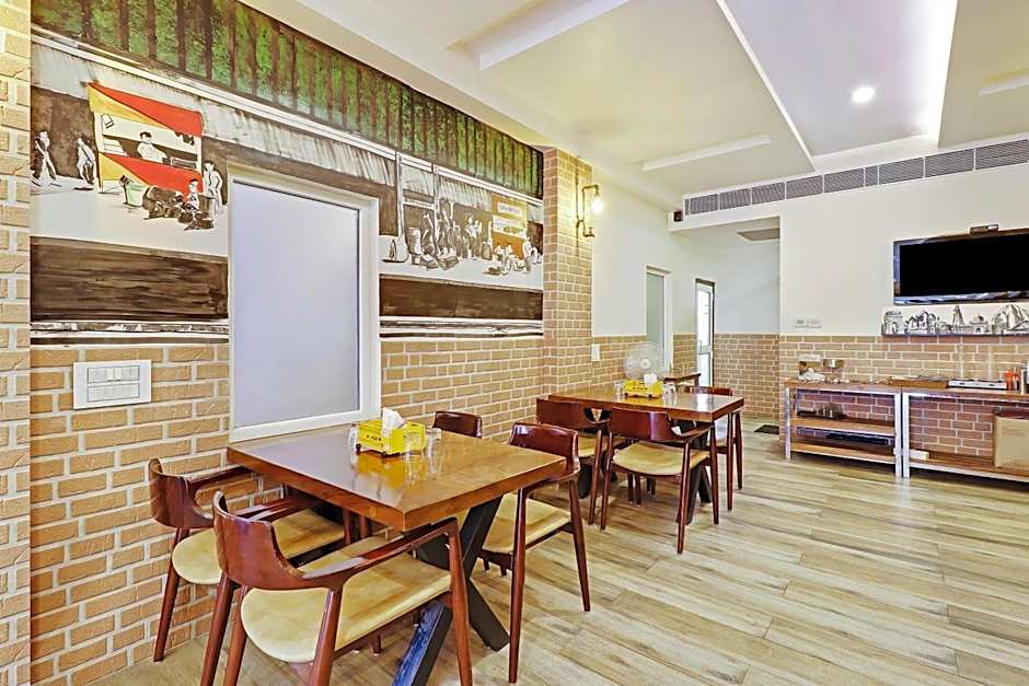 Capital O 2242 Hotel Yuvraj Deluxe