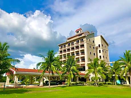 Queens Island Golf & Village