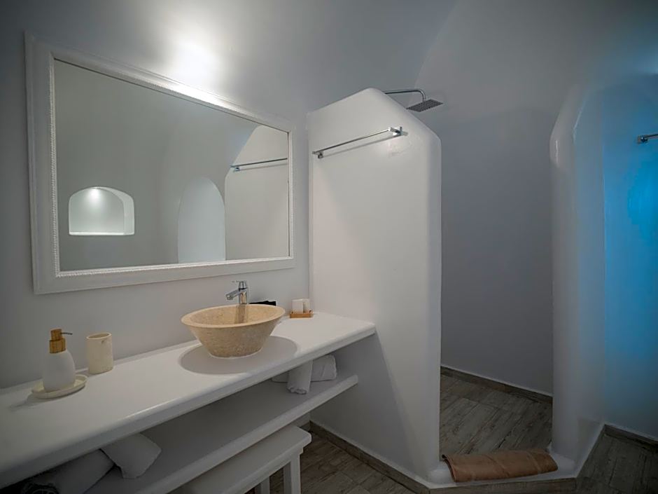 Anemos Cave Suites