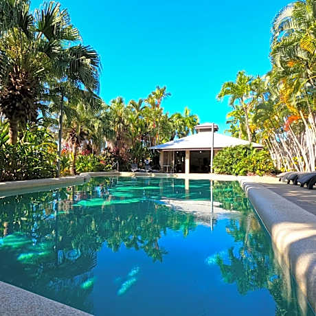 Trinity Beach Club Holiday Apartments