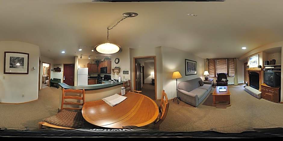 Zephyr Mountain Lodge