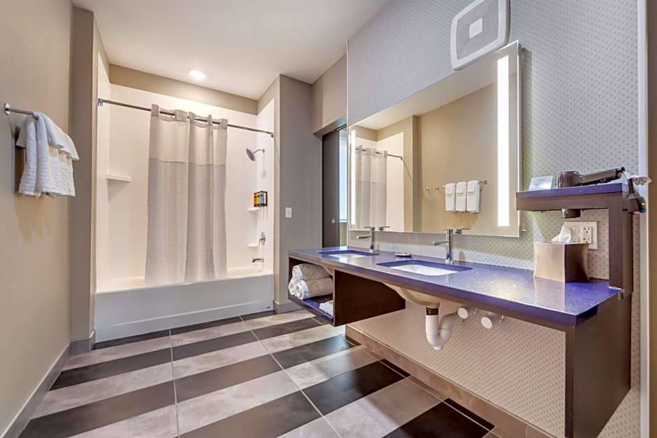 GLo Best Western Dawley Farms In Sioux Falls