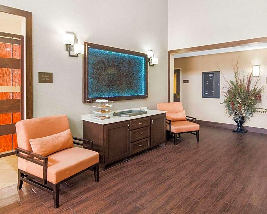 Comfort Suites Odessa near University