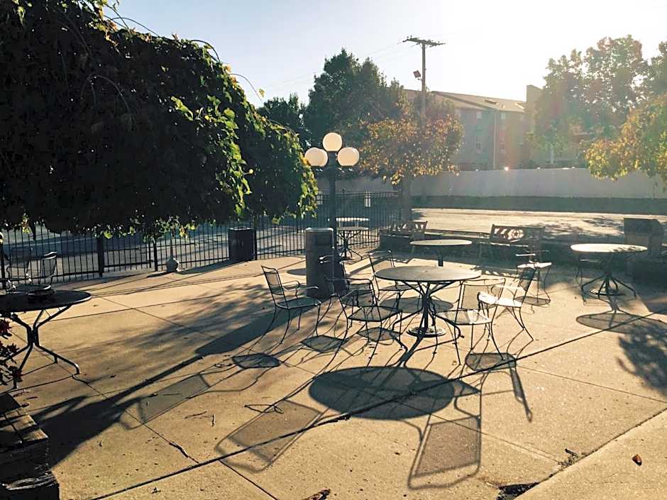 American Inn North Kansas City