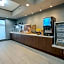Holiday Inn Express & Suites Cleveland By IHG