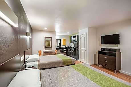 Queen Room with Two Queen Beds - Smoking