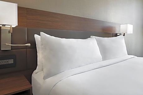 Guest Room with 2 King Bed, Pool View