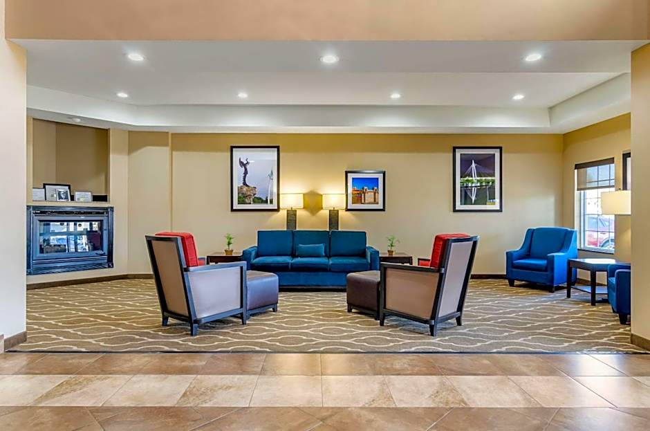 Comfort Inn & Suites near Bethel College