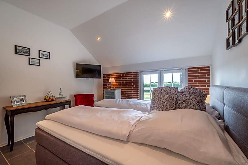 Photo 1 of 50 of INSEL-LAND-HOTEL MICHAELSEN -Boutique Hotel- im Ostland mit Yoga u Sauna