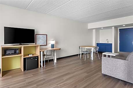 1 King Suite