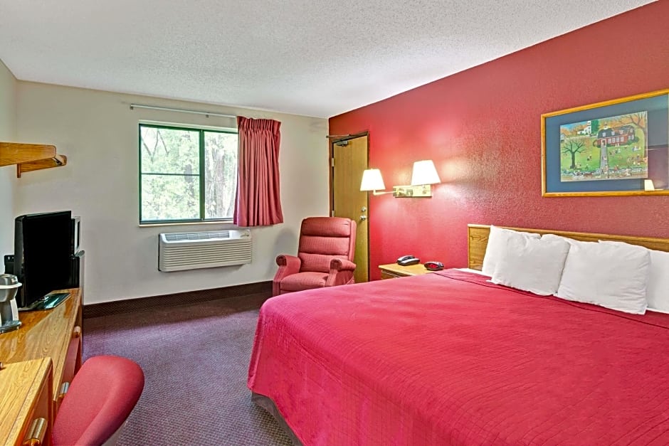 Super 8 by Wyndham Brattleboro