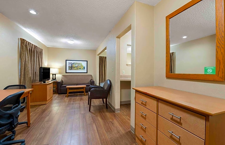 Extended Stay America Suites - Chicago - Lombard - Yorktown Center