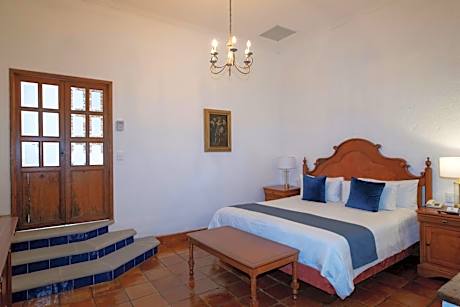 Deluxe Suite with Spa Bath