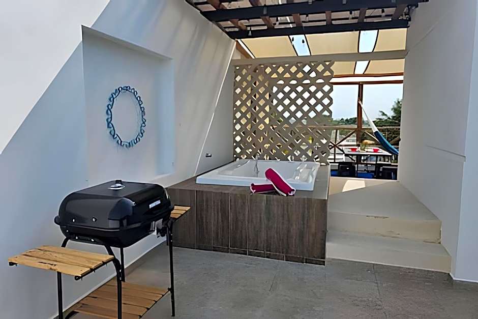 Villa con alberca, a una cuadra del mar