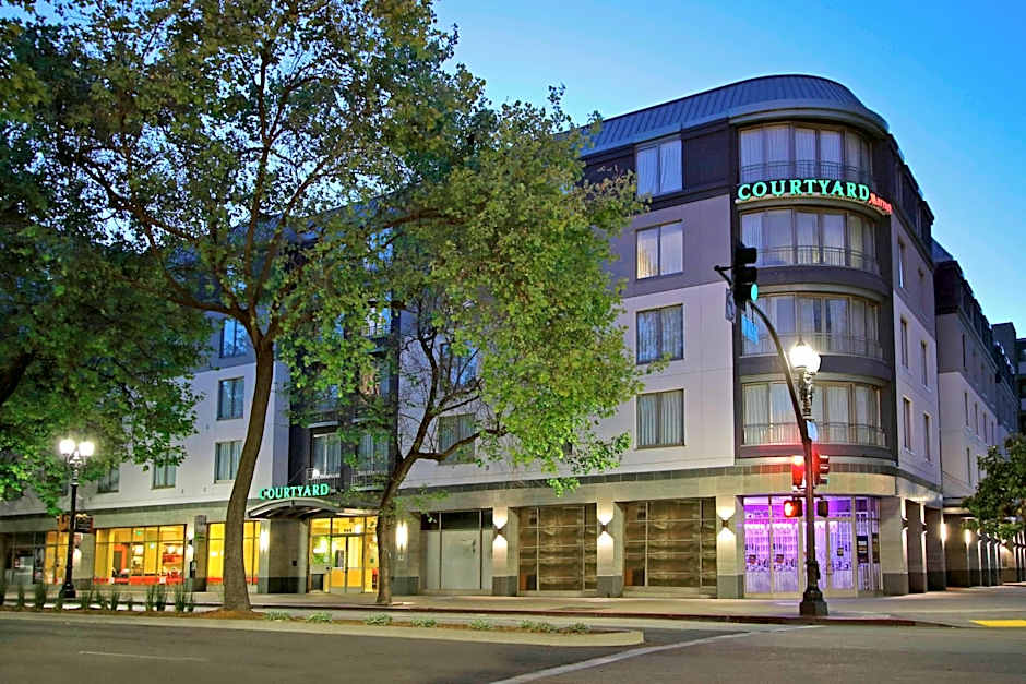 Courtyard by Marriott Oakland Downtown