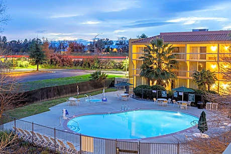 La Quinta Inn & Suites by Wyndham Redding