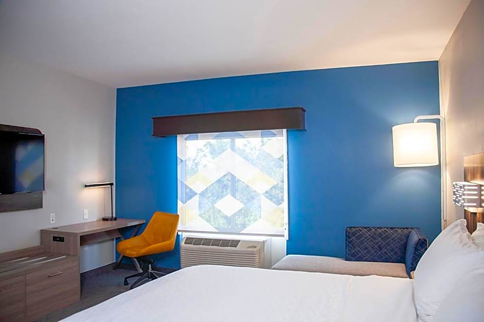 Holiday Inn Express & Suites Overland Park By IHG