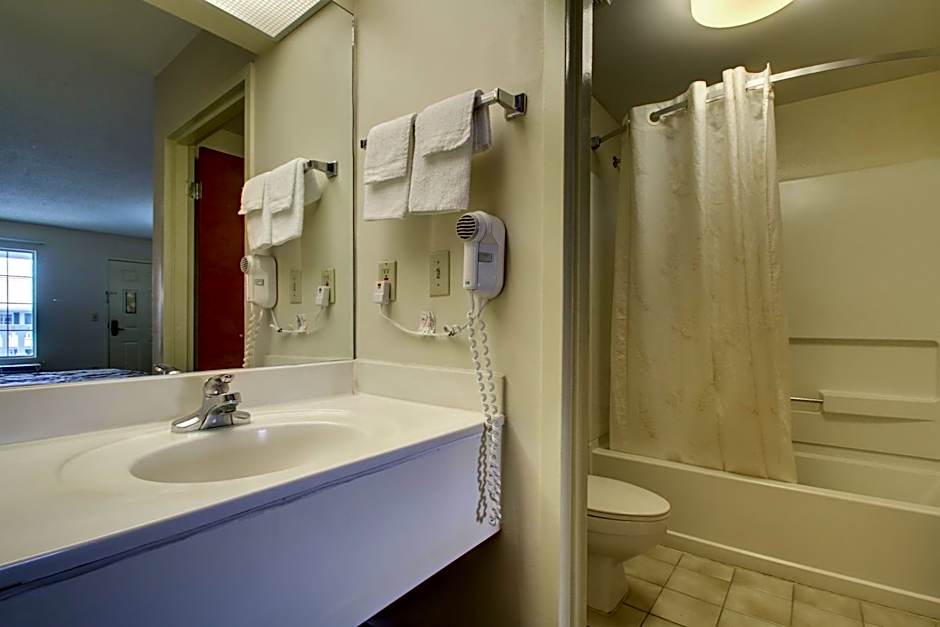 Photo 1 of 4 of Double Room