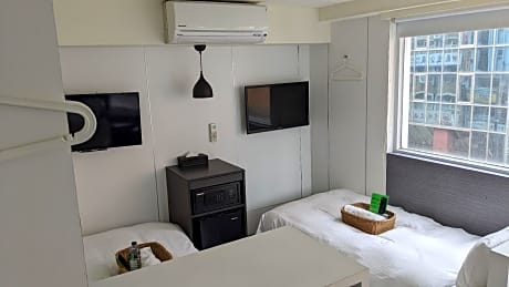 Superior Twin Room with Shared Bathroom