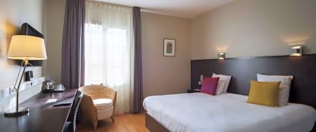 1 King Bed  Non-Smoking Comfort Room