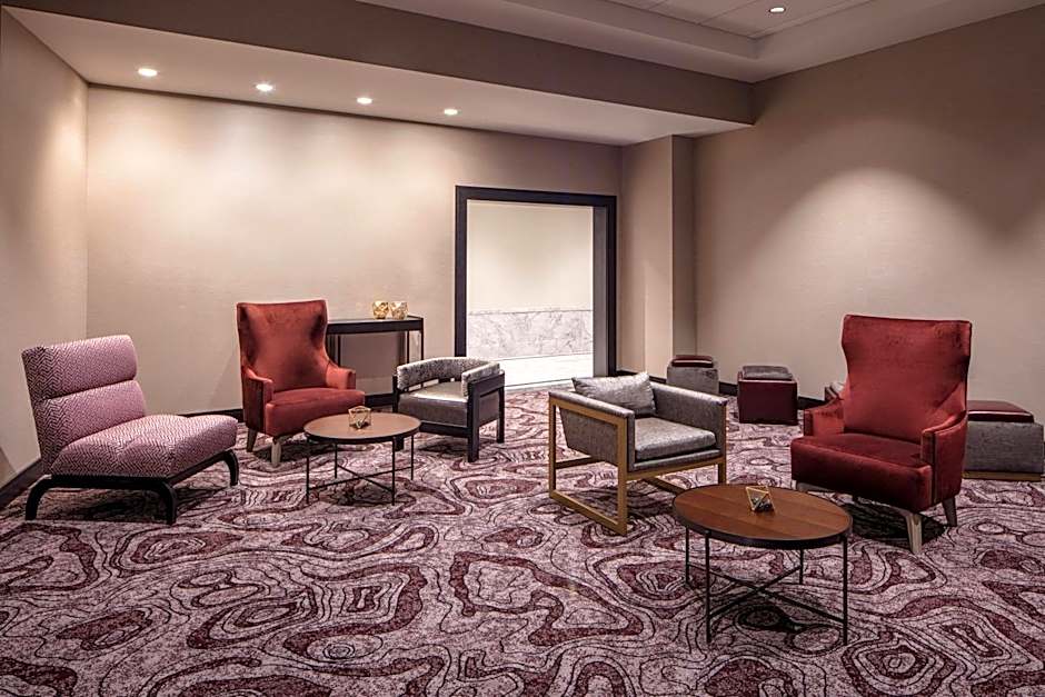 Embassy Suites By Hilton Minneapolis Downtown Hotel