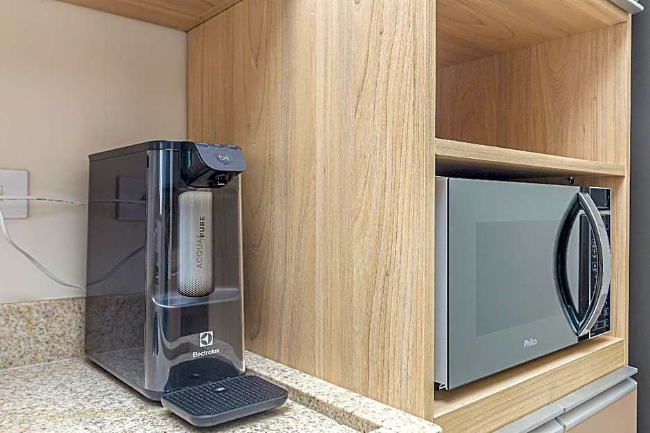 Apartamentos a Beira Mar, Aconchegantes e Modernos, a 3 Minutos da Praia com Ar Condicionado, Sacada Gourmet, Garagem e Portaria 24h