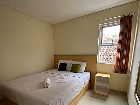 Urbanview Indria Inn Solo by RedDoorz