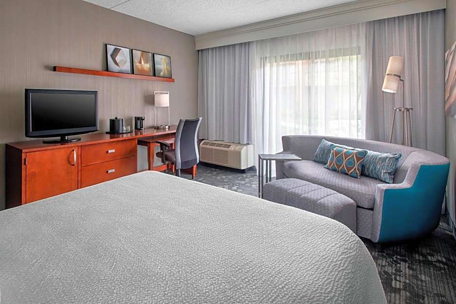 Courtyard by Marriott Newark Liberty International Airport