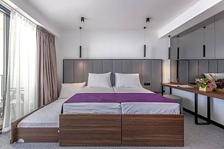 Superior Twin Room with Sea View and Balcony