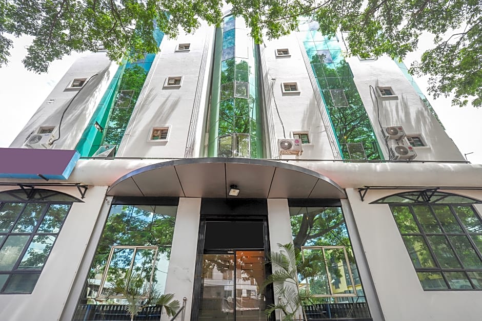 OYO 15358 Hotel Townhall