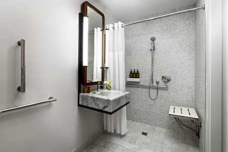 Queen Room - Disability Access