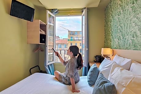 Small Economic Double Room 30 ft² - Courtyard View