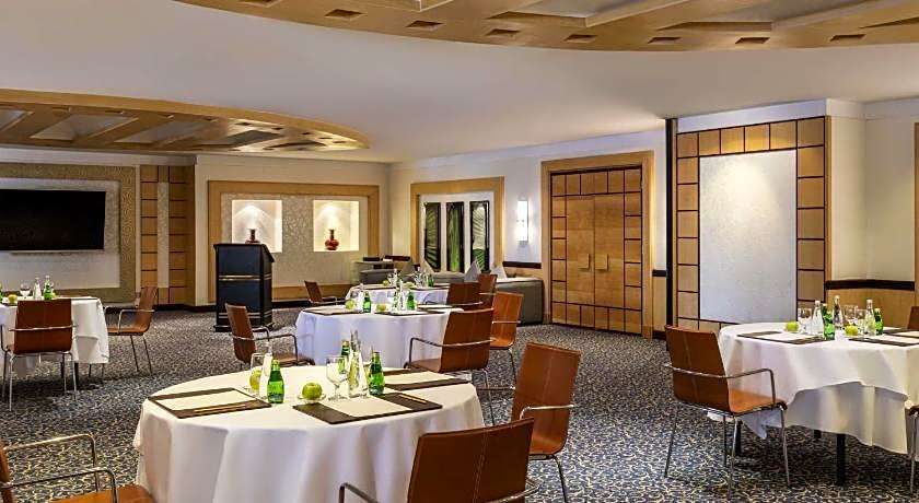 Anwar Al Madinah Movenpick Hotel