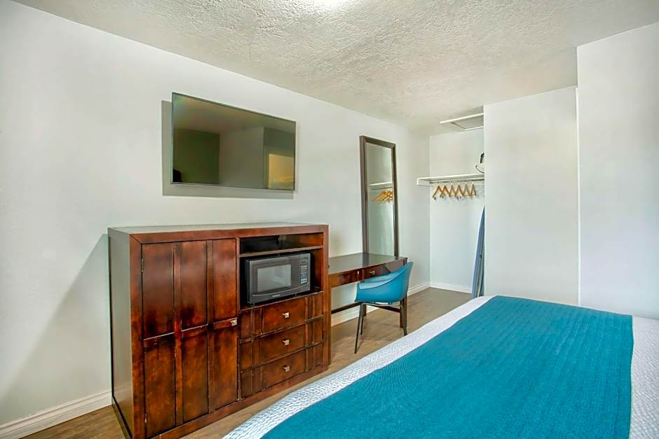 Studio 6 Suites - Albany, OR
