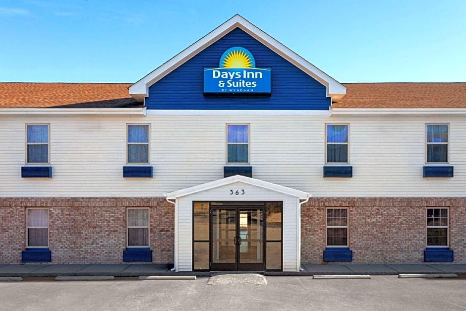 Days Inn & Suites by Wyndham Sellersburg