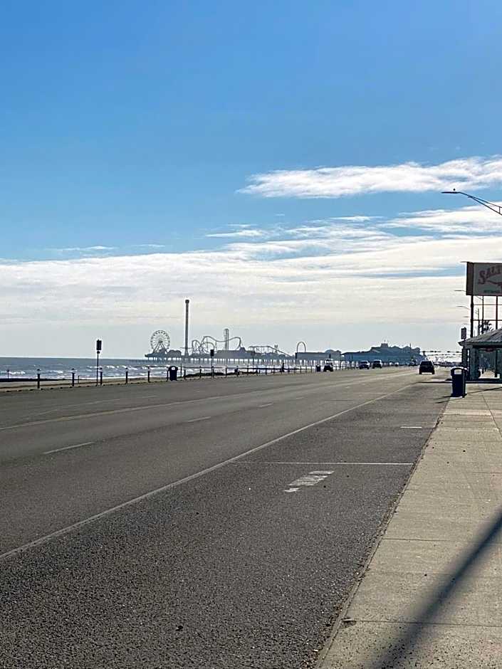 Wingate by Wyndham Galveston Beachfront at the Seawall