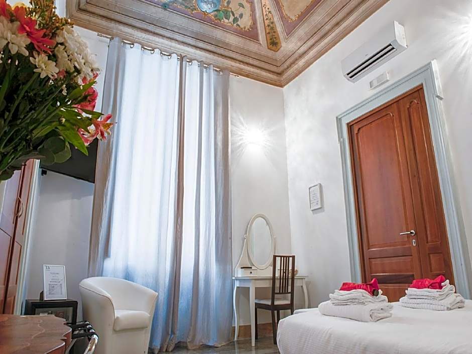 Lh Royal Suites Terrace