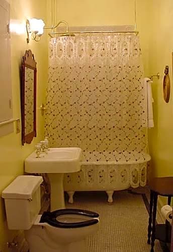 Hassinger Daniels Mansion Bed and Breakfast