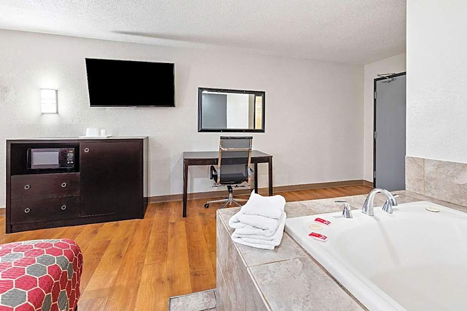 Econo Lodge Akron Copley Northwest