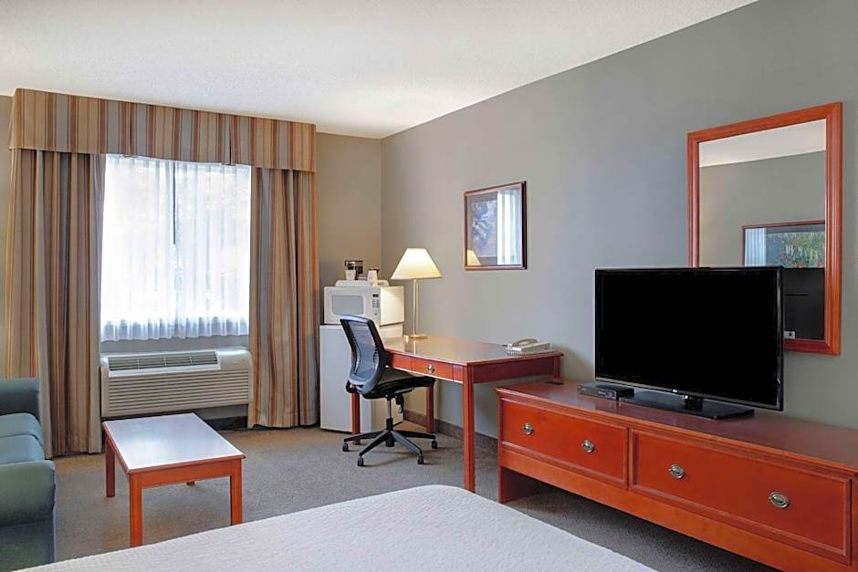 Days Inn by Wyndham Whitecourt