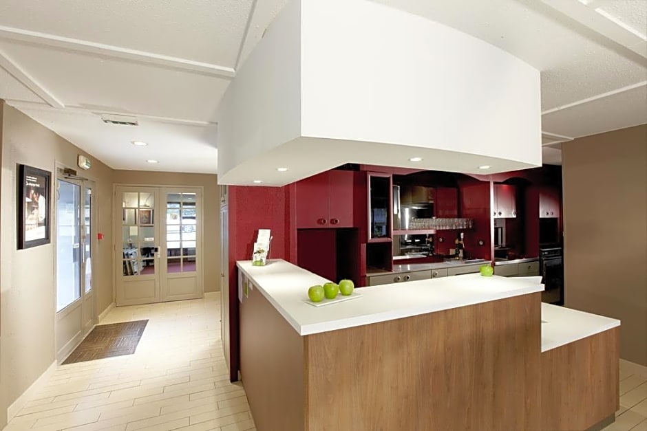 greet hotel restaurant Angouleme Ouest