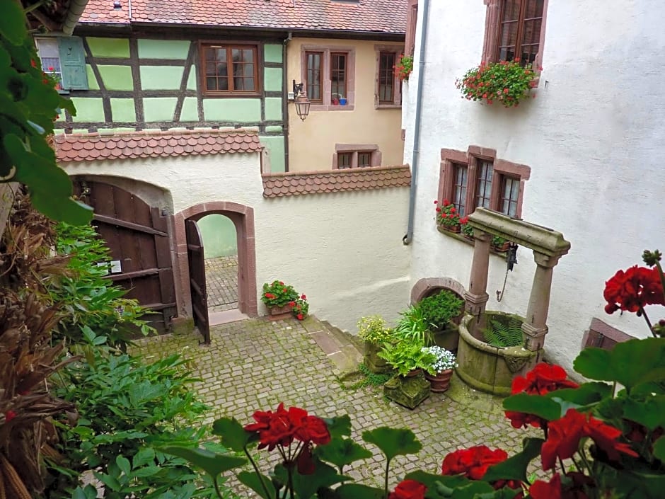 ADRIHOF à Riquewihr, Cour de l'Abbaye d'Autrey