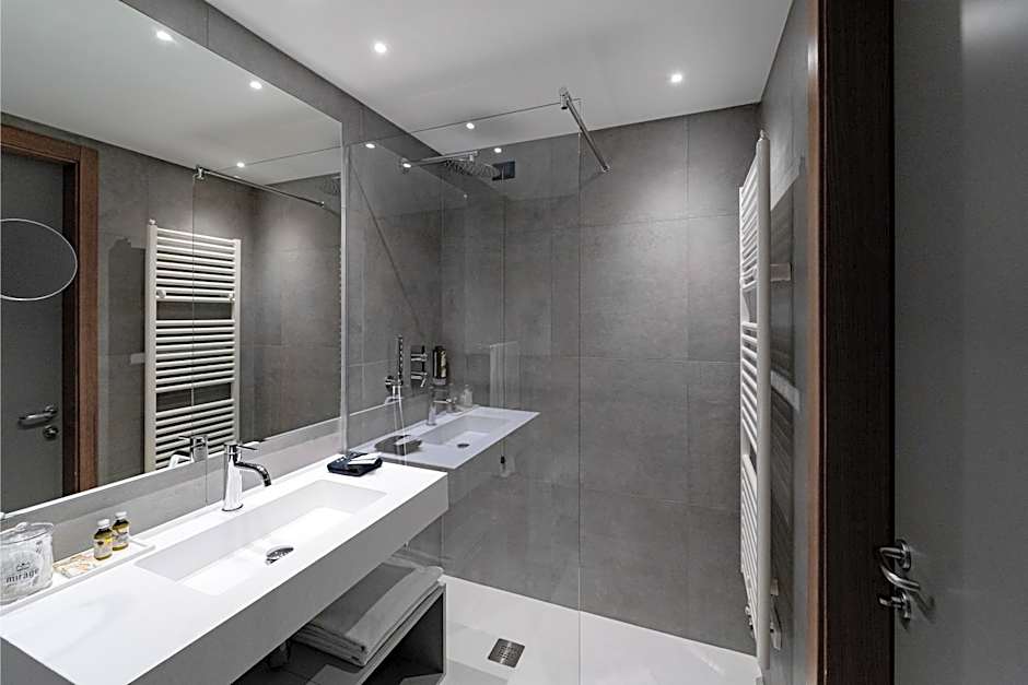 Lake Front Hotel Mirage