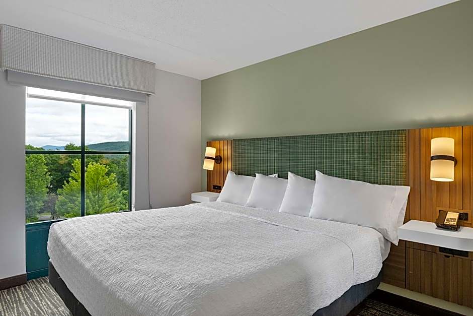 Hampton Inn By Hilton & Suites Lake George, NY