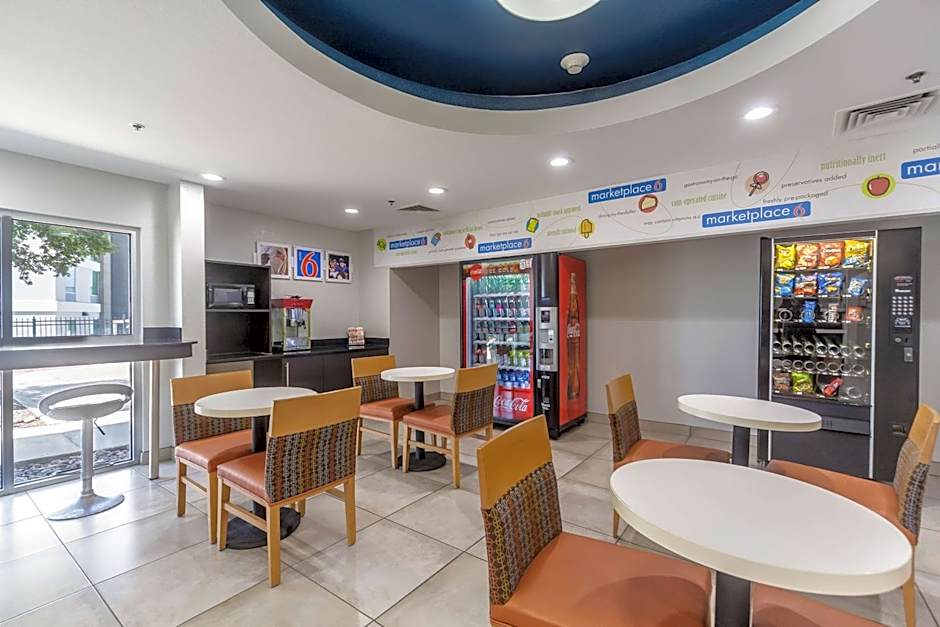 Motel 6-Laredo, TX - Airport