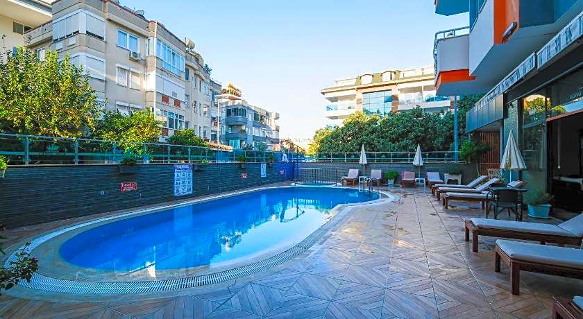 Cleopatra King Apart