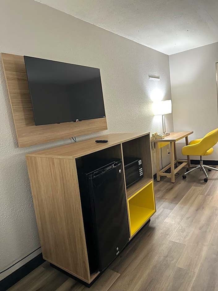 Days Inn by Wyndham Huntington