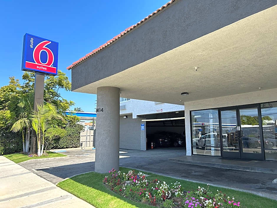 Studio 6 Suites Gardena, CA