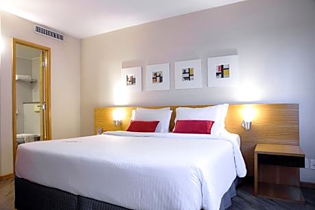 Single Standard 1 Queen Bed